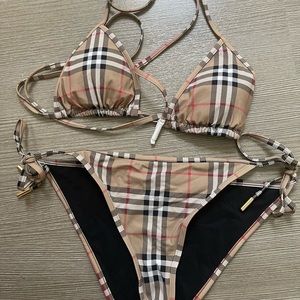 Burberry Swimsuit Never Worn BUT TRIED ON ‼️ Size S